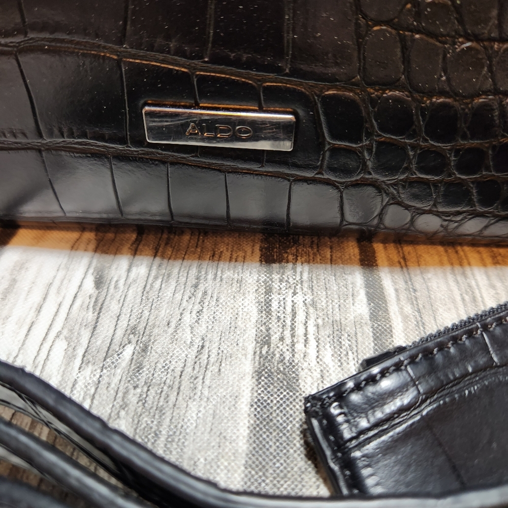 Croc-Embossed Black Tote Bag with Wristlet - Picture 2 of 8